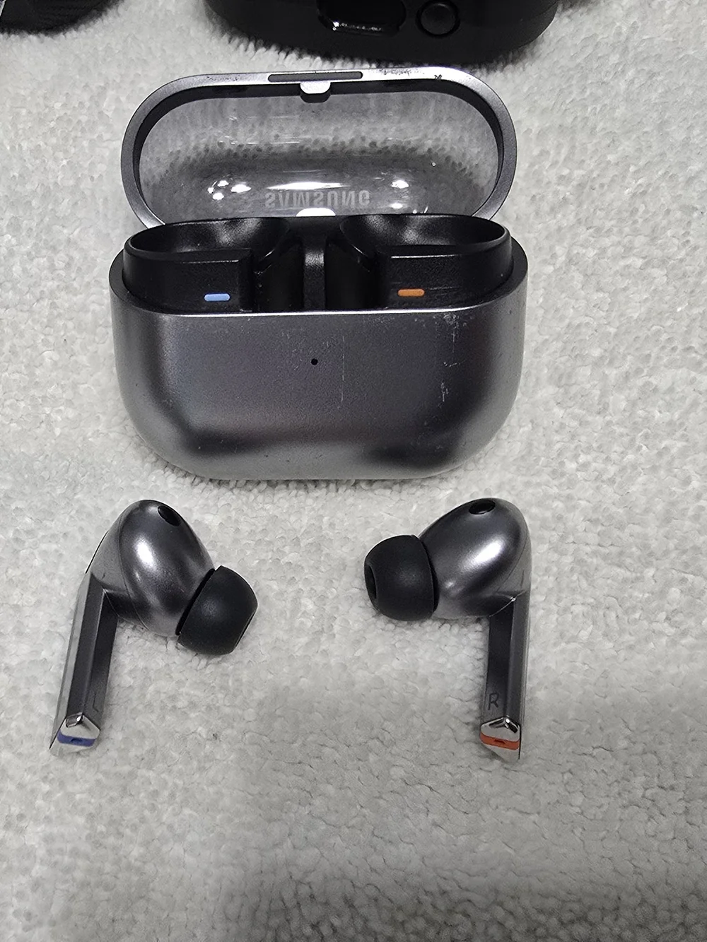 Samsung Galaxy Buds3 Pro Earbuds with Charging Case - Black